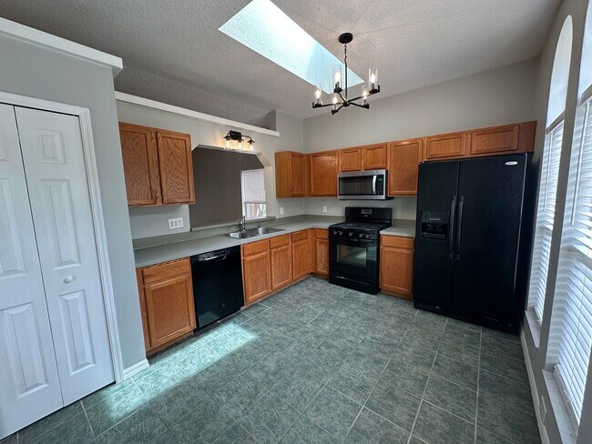 Building Photo - Freshly Updated Heritage Estates Pool Home for Rent