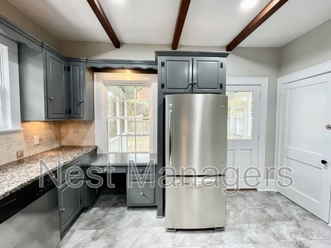Building Photo - 1312 Summitt Ave