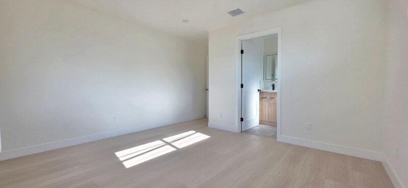 Building Photo - 1330 Tamarind Ave