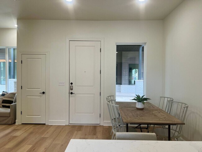 Building Photo - The Court At Overton