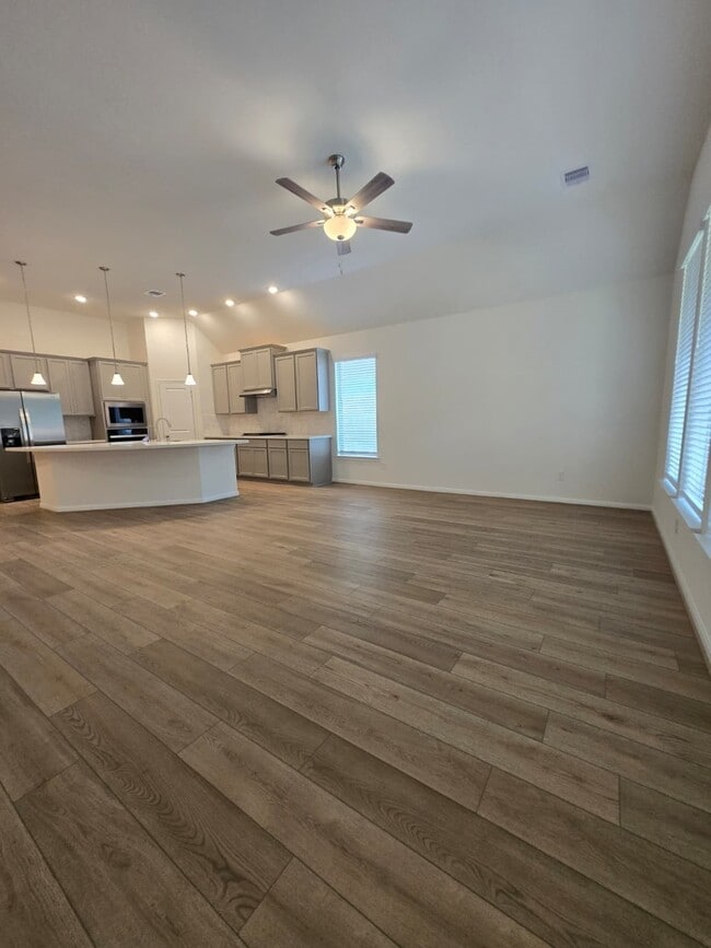 Building Photo - 1420 Florecer Ln