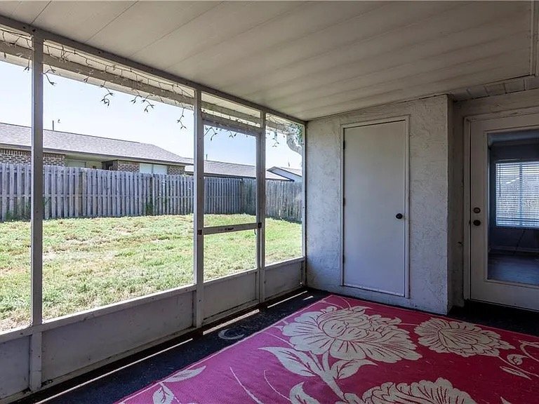 Building Photo - 505 Woodview Dr