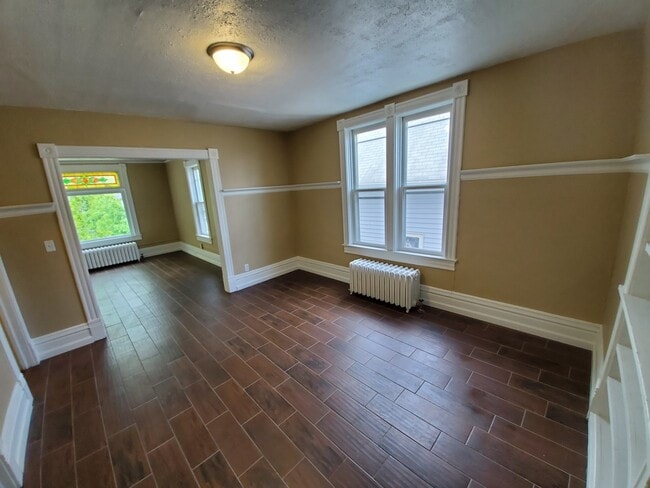 Building Photo - 421 N 1st Ave W