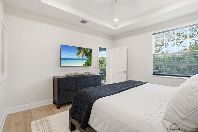 Building Photo - Fully Furnished 3 Bedroom, 3.5 Bath Townhome