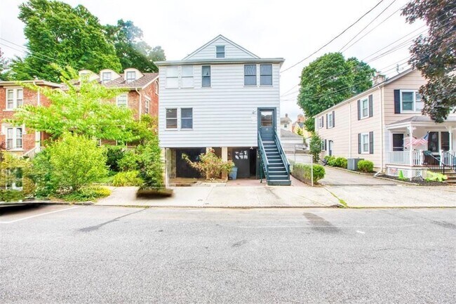 Primary Photo - 26 N Eckar St