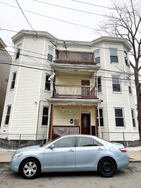 Building Photo - 11 Colonial Ave