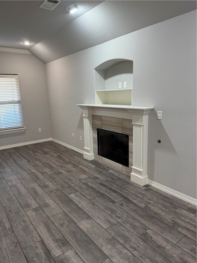 Building Photo - 1001 Tulip St