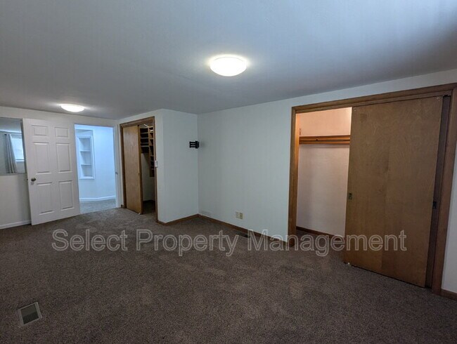 Building Photo - 710 E Cook Rd