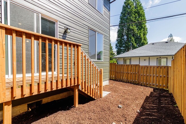 Building Photo - Move In Ready 3 Bedroom 2.5 Bathroom with ...