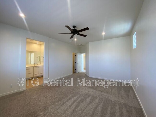 Building Photo - 767 W Scarlet Hill Dr