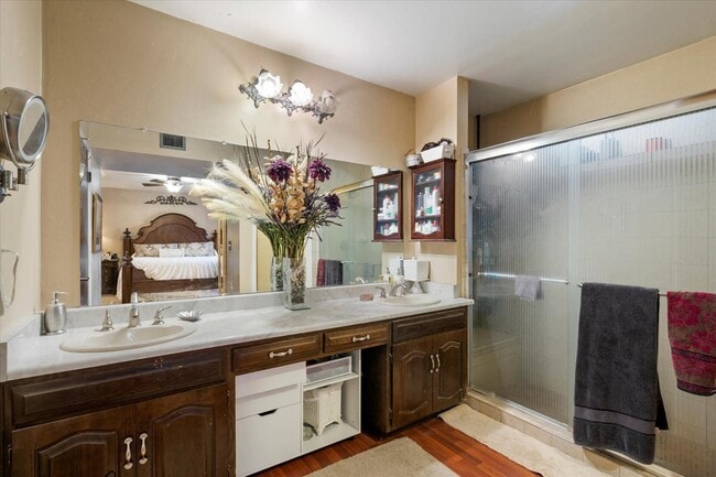 Building Photo - 23265 Vía Del Arroyo