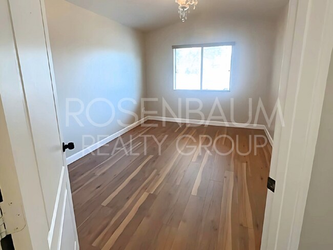 Building Photo - Gorgeous 5-bedrooms, 2.5-baths home in the...