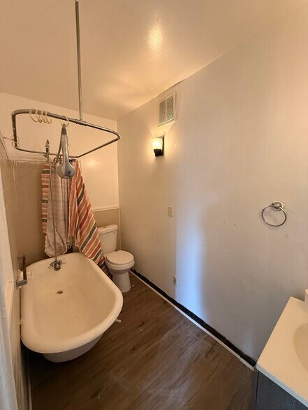 Building Photo - 18168 Brohl St