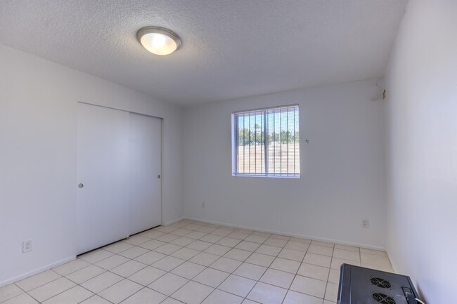 Building Photo - 417 E Jacinto St