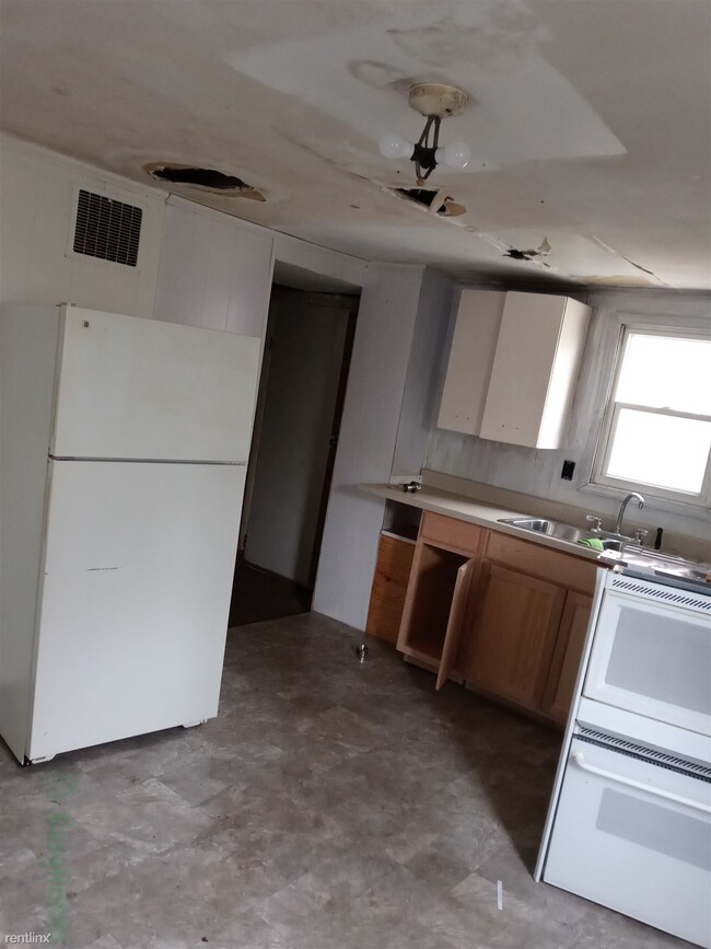 Building Photo - 2 br, 1 bath House - 1015 Petrey Street So...