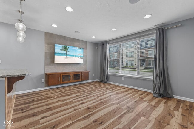 Building Photo - 13093 Grand Vue Dr
