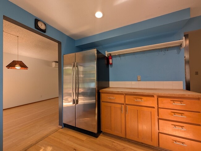 Building Photo - Fantastic 3-Bedroom, 2.5-Bath Home In East Eugene!