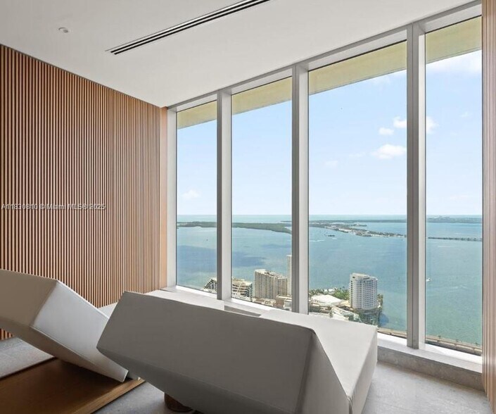 Building Photo - 300 Biscayne Boulevard Way