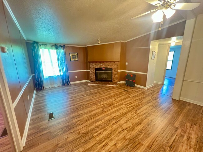 Building Photo - Stop Scrolling! Your New Home is Here!