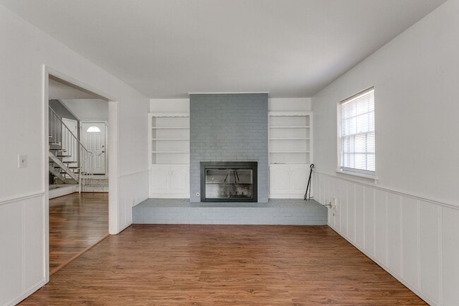 Building Photo - Spacious 4-Bedroom Home in Mature Neighbor...