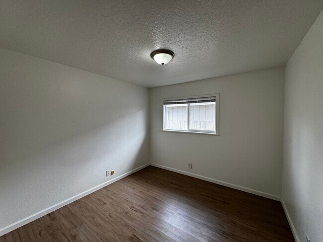 Building Photo - 3525 Tracey Ct