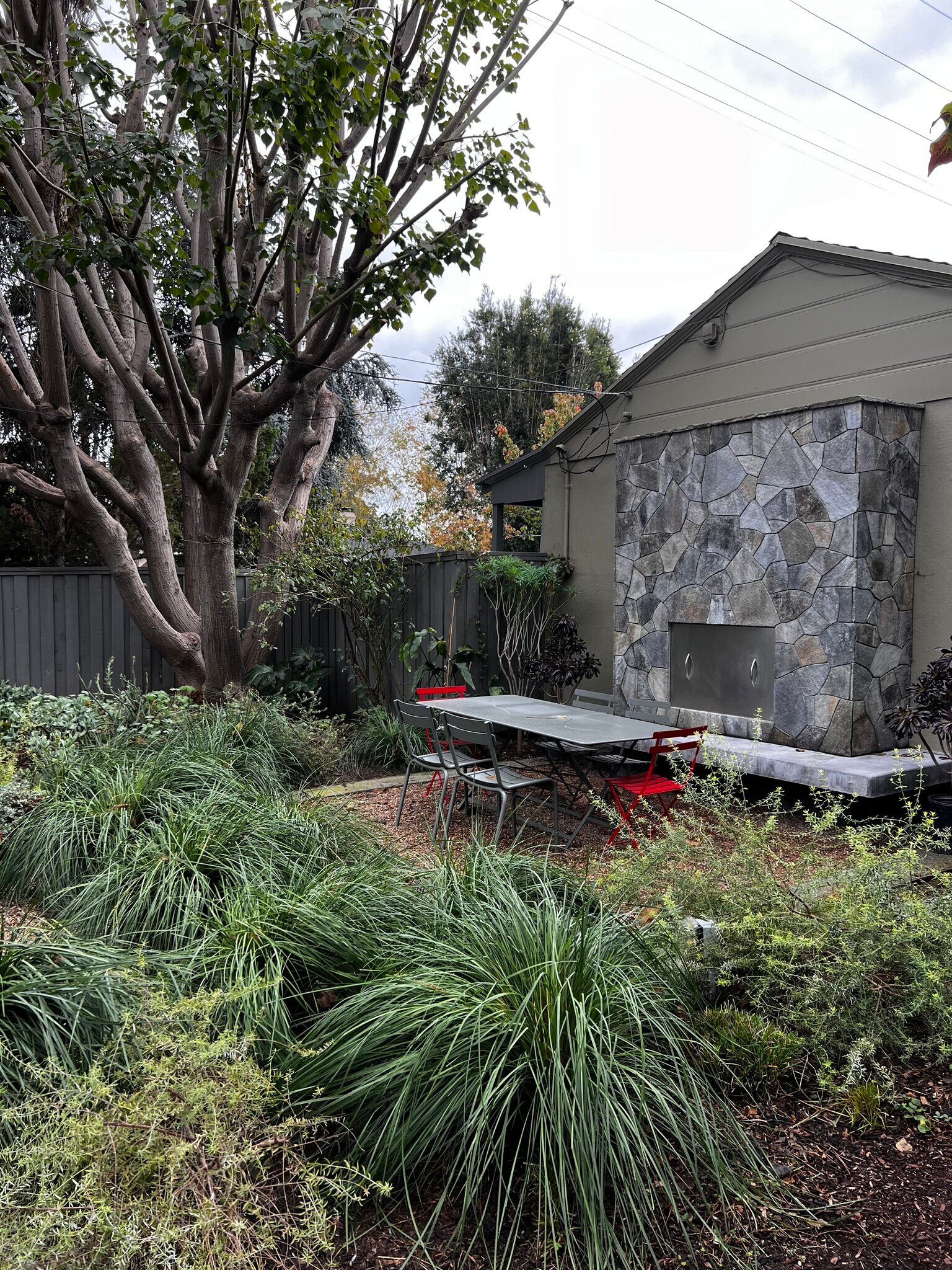 Outdoor dining & fireplace - 5105 Morella Ave