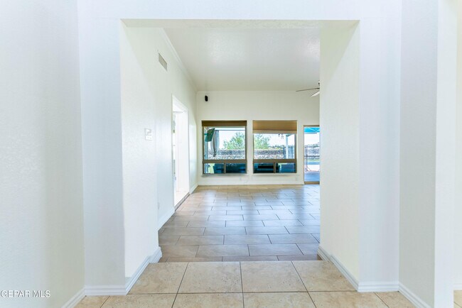 Building Photo - 7033 San Marino Dr