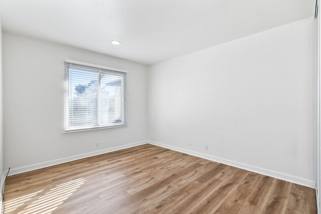 Building Photo - Spacious 3-Bedroom Daly City Home – Prime ...