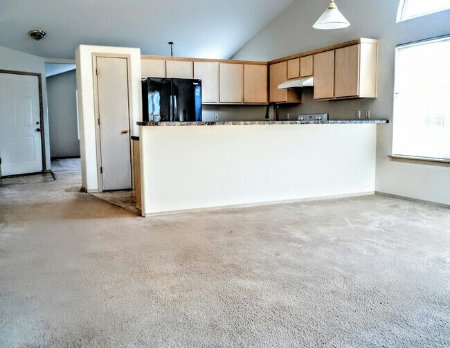 Building Photo - 16901 SE 6th St