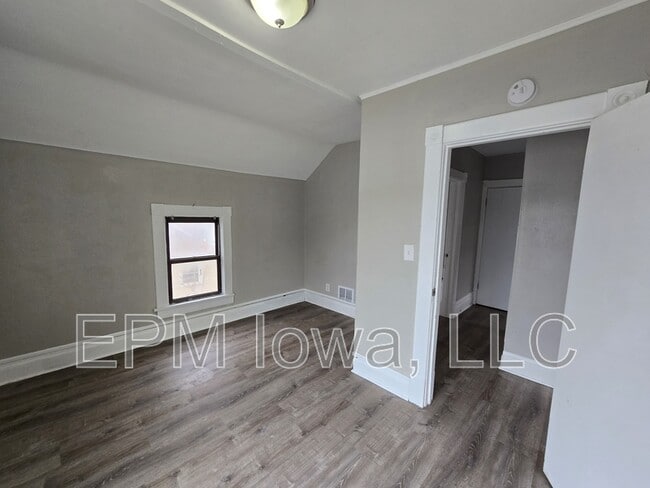 Building Photo - 214 Edwards St