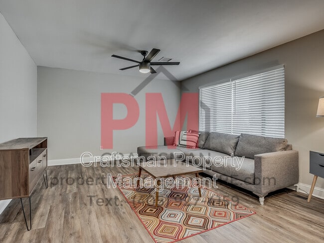 Building Photo - 13601 Pinehurst Rd