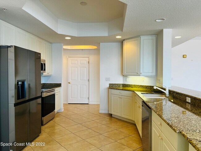 Building Photo - 93 Delannoy Ave