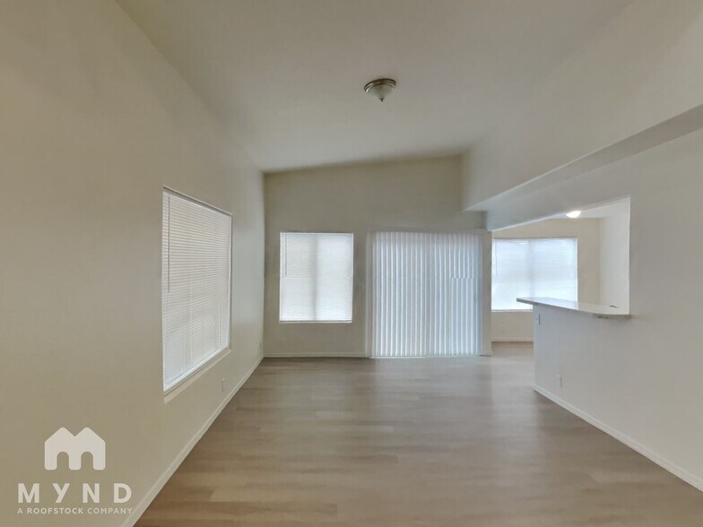 Building Photo - 5945 E Nance St