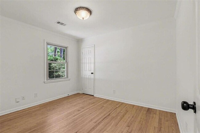 Building Photo - 3582 Cloudland Dr