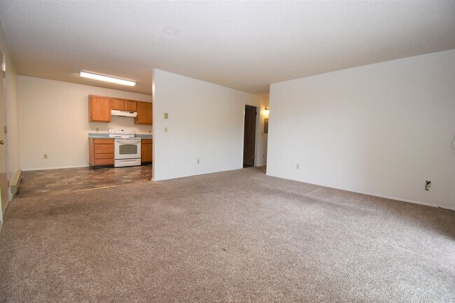 Building Photo - 2 Bedroom 1 Bath Centrally Located! Close ...