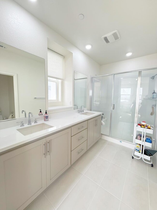 Building Photo - 9776 Seawind Wy