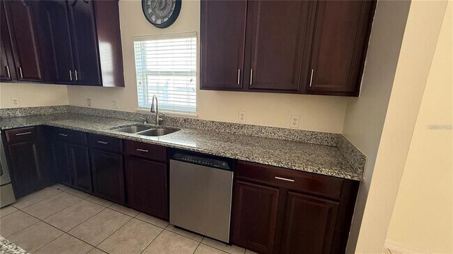 Building Photo - 979 Hacienda Cir