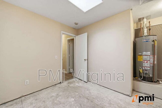 Building Photo - 1002 Nicklaus Dr