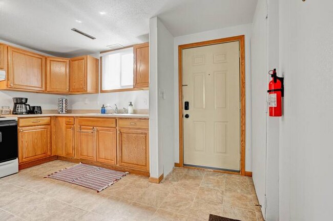 Building Photo - 813 19th Ave SW
