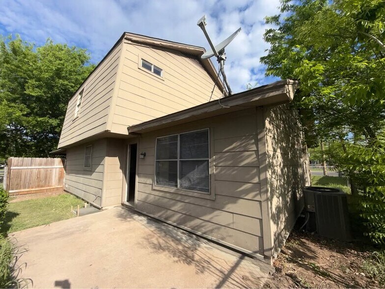 Building Photo - 371 W Elm Mott Dr