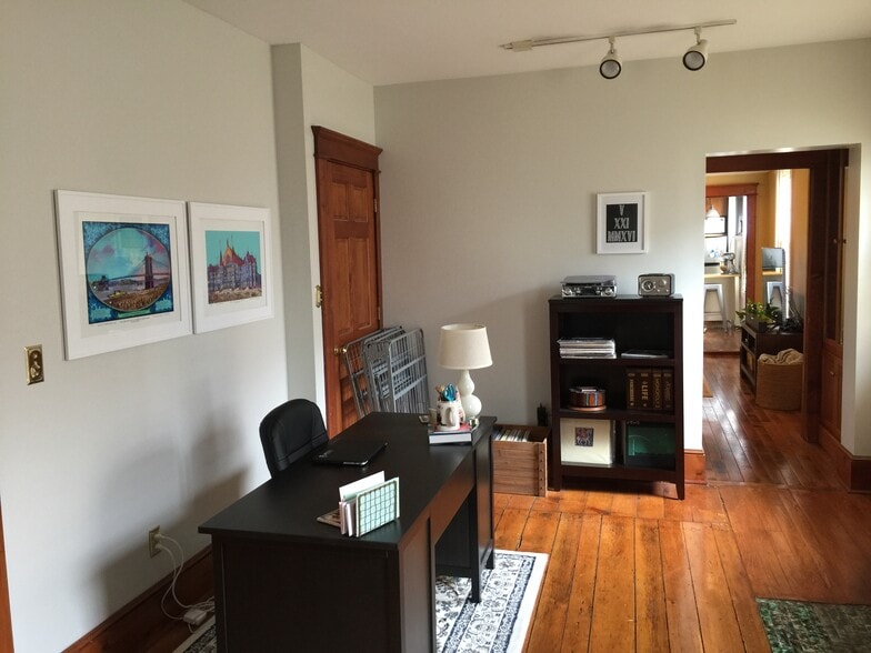 Living, TV or home office - 130 Park Pl