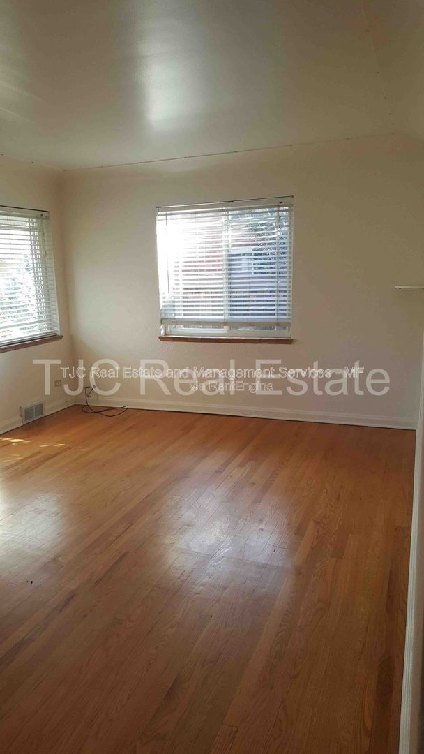 Building Photo - 1215 S Jackson St