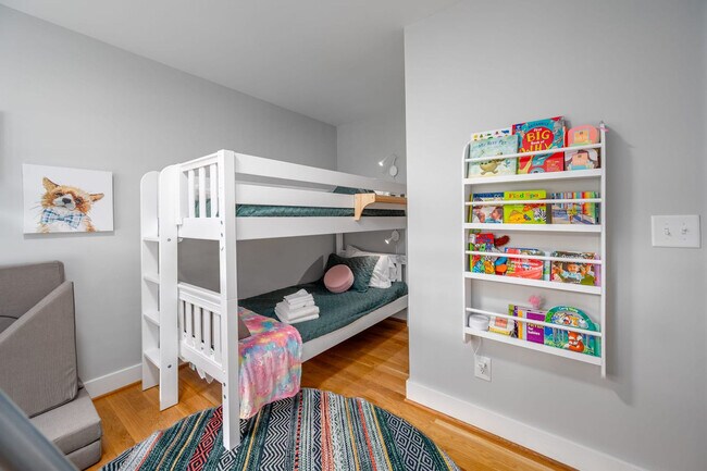 Building Photo - 2019 James St