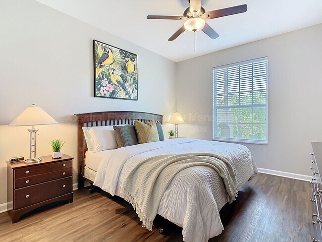 Building Photo - 2300 Silver Palm Dr