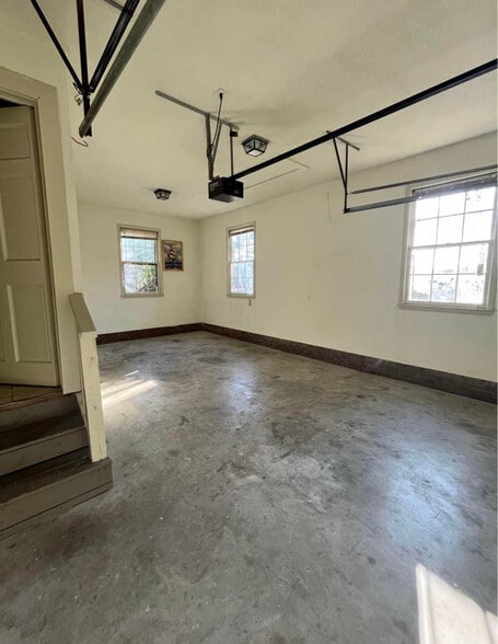 Building Photo - 1421 Wellington Ave