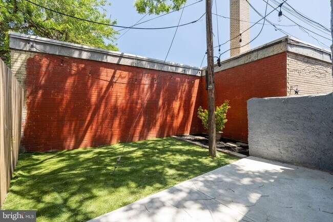 Building Photo - 7 E Oxford St