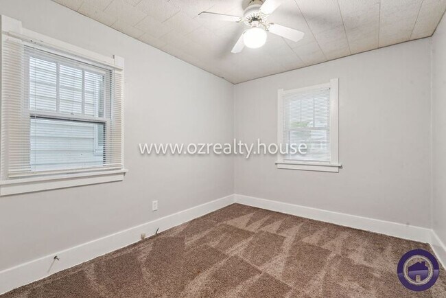 Building Photo - 1727 Berkshire Pl