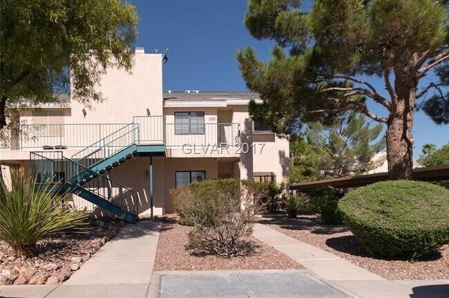 Building Photo - Upgraded Condo