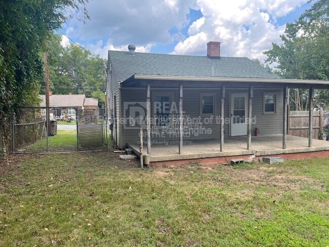 Building Photo - 121 Robbins St