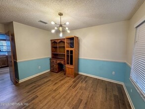 Building Photo - 233 Swan Lake Dr